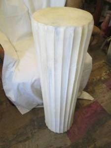 lot 223 image: Painted Column style plantdisplay ...