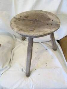 lot 236 image: Vintage Hand carved heavy wood 3-le...