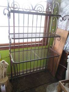 lot 19 image: Extremely heavy, sturdy and decorat...
