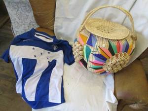lot 275 image: Large Vintage Hand crafted Wicker R...