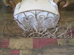 lot 283 image: 53 Decorative Vintage metal wall d...