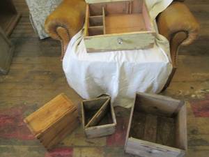 lot 298 image: Lot of Vintage Wood boxes and crates