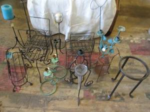 lot 299 image: Lot of assorted metal planters and candle holders