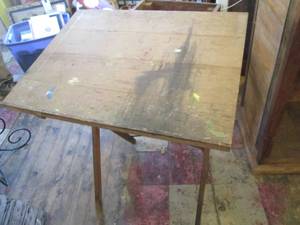 lot 330 image: Vintage Wood oversized folding TV tabletray