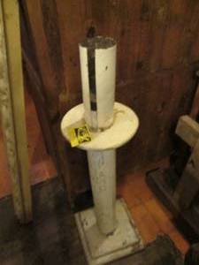 lot 359 image: 42 Freestanding Vintage metal and wood podium style candle Holder