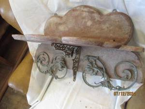 lot 186 image: Vintage ruffled wood shelf with dec...