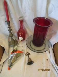 lot 191 image: Unique home decor, and a metal cand...