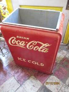 lot 15 image: Coca Cola drink cooler, all metal c...