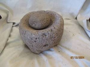 lot 508 image: Hand made molcajete with grinding stone
