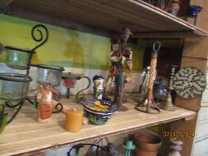 lot 550 image: Lot of assorted Mexican heritage nik naks and decor