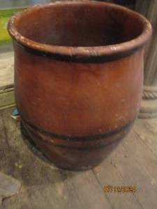 lot 553 image: Large and extremely heavy freestanding clay planter