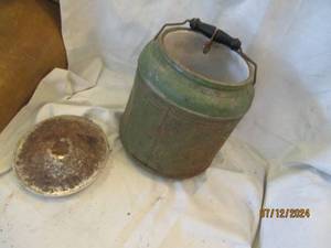 lot 556 image: Freestanding lidded stoneware crock...