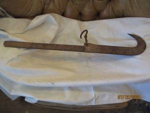lot 560 image: Iron hanging scale...