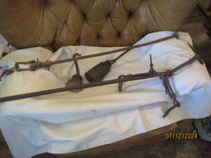 lot 561 image: Iron scales with 2 weights...