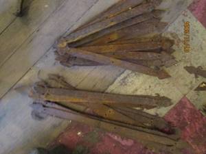 lot 564 image: Bundle of forged steel cabinet accent pieces