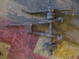 lot 566 image: Antique metal forging clamp...
