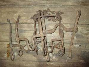 lot 572 image: Horse bits...