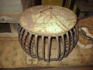 lot 658 image: Metal cage...
