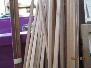 lot 688 image: Large lot of wood trim, some very long pieces