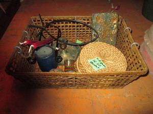 lot 463 image: Wicker Rattan Baskets, candles and other decor