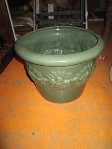 lot 466 image: Large Glazed green terracotta planter