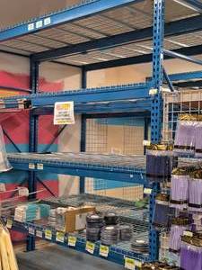 lot 10 image: Pallet Racking - 10x10x42 - 10 Uprights (x2), 10 Cross Beams (x8), 42-12x58  Grates (x8)