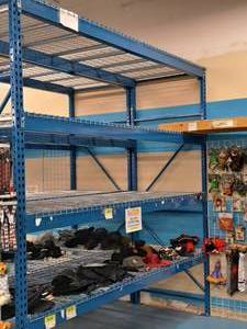 lot 15 image: Pallet Racking - 10x10x42 - 10 Uprights (x2), 10 Cross Beams (x8), 42-12x58  Grates (x8)