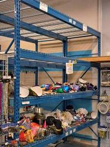 lot 17 image: Pallet Racking - 10x10x42 - 10 Uprights (x2), 10 Cross Beams (x8), 42-12x58  Grates (x8)
