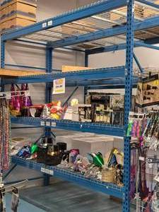 lot 18 image: Pallet Racking - 10x10x42 - 10 Uprights (x2), 10 Cross Beams (x8), 42-12x58  Grates (x8)