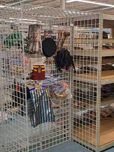lot 29 image: Grid Panel Display Shelving Unit 25-12x49-12x84