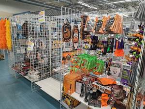 lot 81 image: Grid Panel Shelving Section 3-section with Back Grids 25x148x84