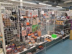 lot 87 image: Grid Panel Shelving Section 3-section without Back Grids 25x171x84