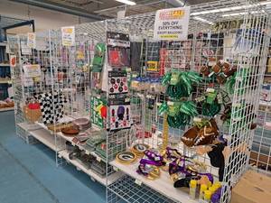lot 88 image: Grid Panel Shelving Section 3-section with Back Grids 25x148x84