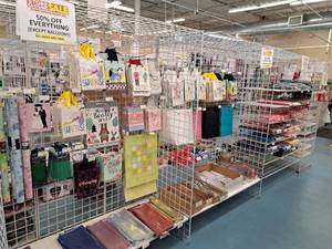 lot 90 image: Grid Panel Shelving Section 3-section with Back Grids 25x181x84
