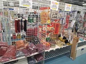 lot 93 image: Grid Panel Shelving Section 3-section without Back Grids 25x148x84