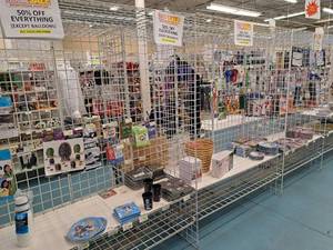 lot 95 image: Grid Panel Shelving Section 3-section with Back Grids 25x172x84