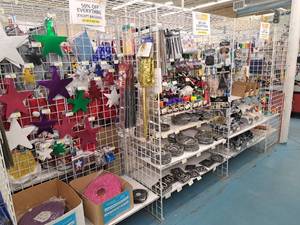 lot 103 image: Grid Panel Shelving Section 3-section with Back Grids 25x148x84