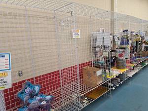 lot 124 image: Grid Panel Shelving Section 3-section with Back Grids 25x148x84