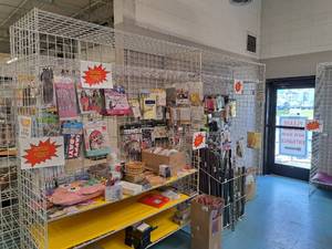 lot 134 image: Grid Panel Shelving Section 2-section with Back Grids 25x148x96