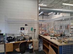 lot 141 image: Lot of (5) Wire Grid Panels