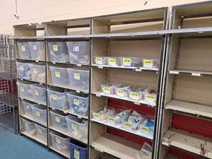 lot 143 image: Metal Shelving Unit 3-section 18x109x87