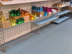 lot 152 image: Wire Grid Shelving Unit 3-section 12x12x39