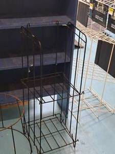 lot 159 image: Metal Wire Display Rack 15x14x37