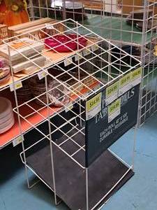 lot 167 image: Metal Wire Display Rack 16x18-12x33