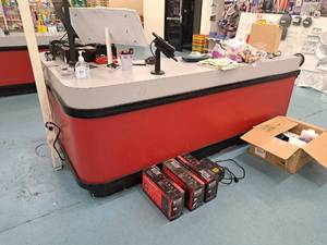 lot 198 image: L-Shaped CashierCheck-Out Station