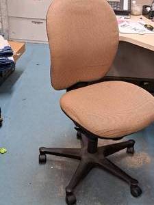 lot 220 image: Rolling Office Chair