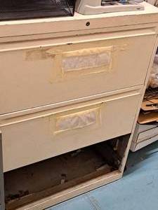 lot 223 image: Metal Lateral File Cabinet 3-drawer