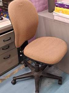 lot 227 image: Rolling Office Chair