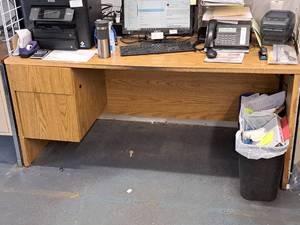 lot 232 image: Office Desk