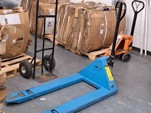 lot 239 image: Maxx-Jack 5500-lbs Pallet Jack